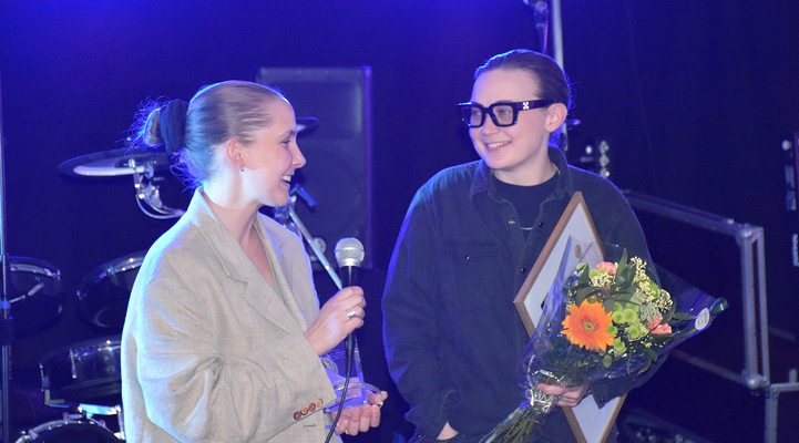 Ellen Pålsson och Evelina Rönnung har tagit emot priset som årets unga företagare