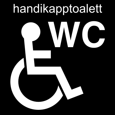 Svart fyrkant som innehåller en vit symbol som föreställer en person i rullstol. Till höger om symbolen står bokstäverna "WC" i vitt. Ovanför symbolen står texten "Handikapptoalett" i vitt.